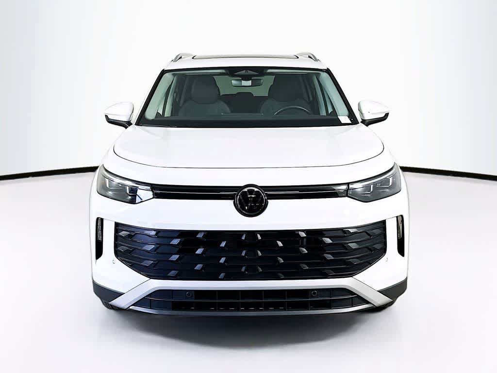 Used 2025 Volkswagen Tiguan SE w/ Panoramic Sunroof Package AWD/4WD image 6