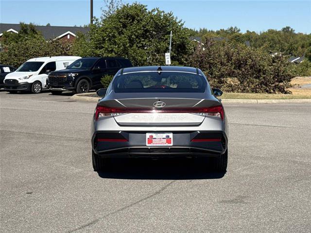 Used 2025 Hyundai Elantra SEL FWD image 6