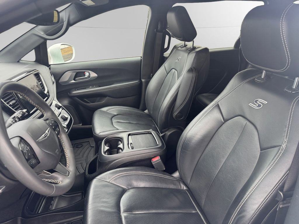 Used 2022 Chrysler Pacifica Touring-L w/ S Appearance Package image 9