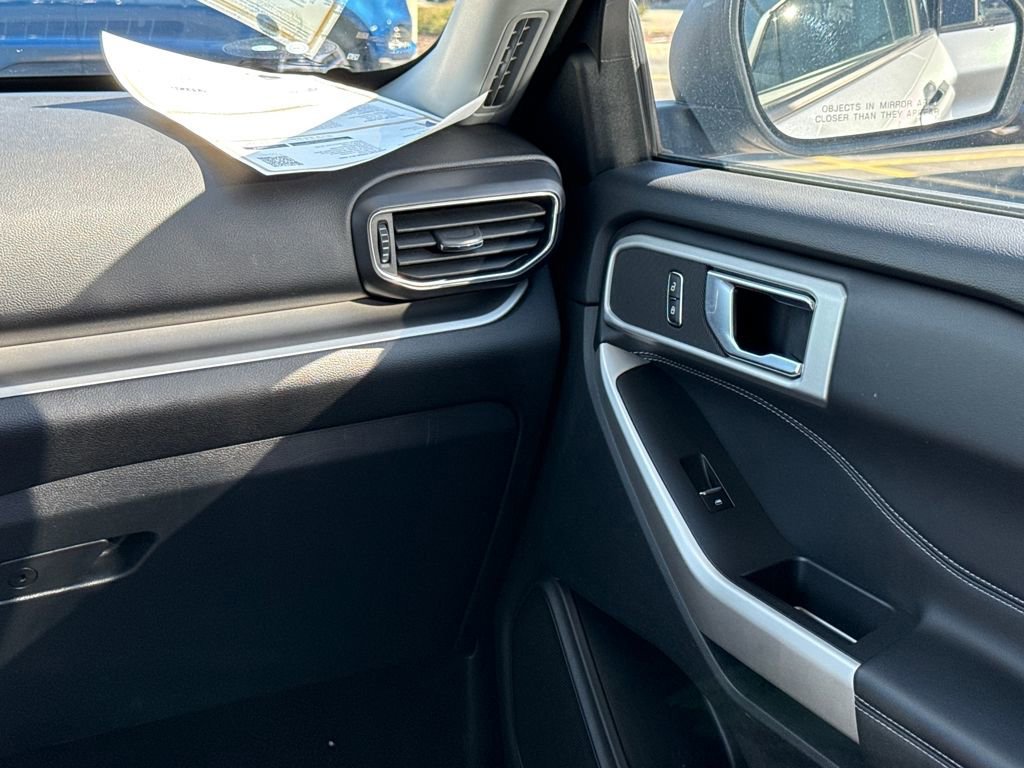 Certified 2022 Ford Explorer XLT w/ Equipment Group 202A image 16