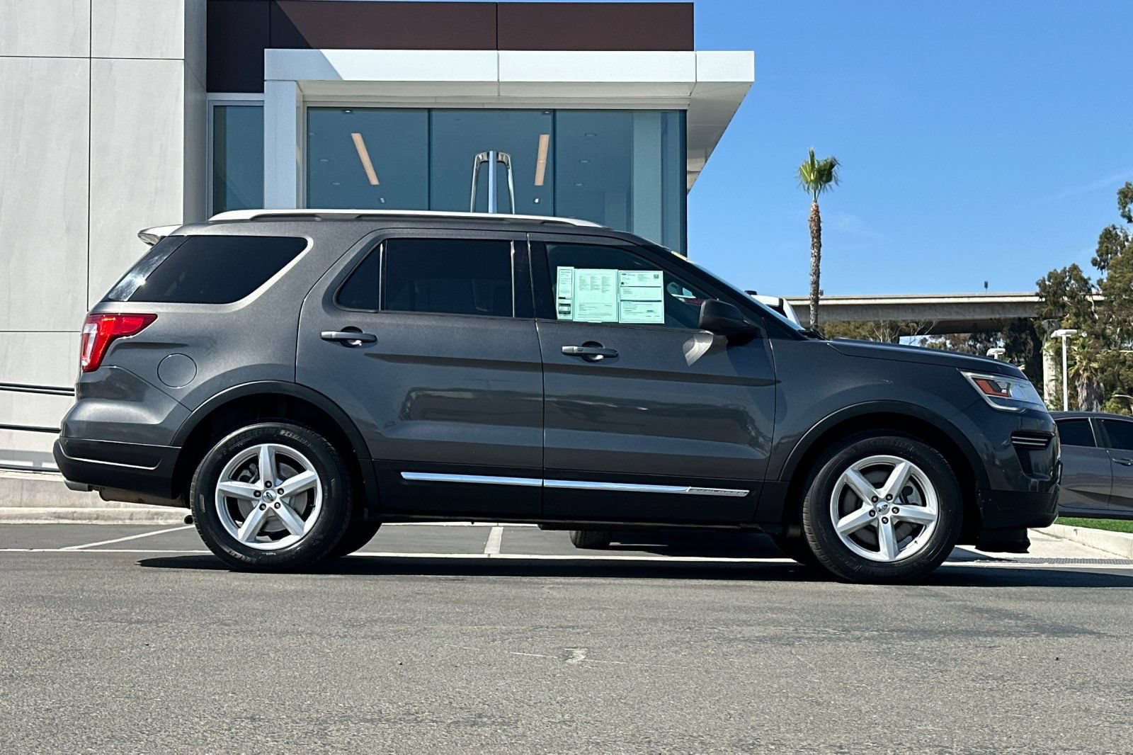 Certified 2018 Ford Explorer XLT FWD image 2