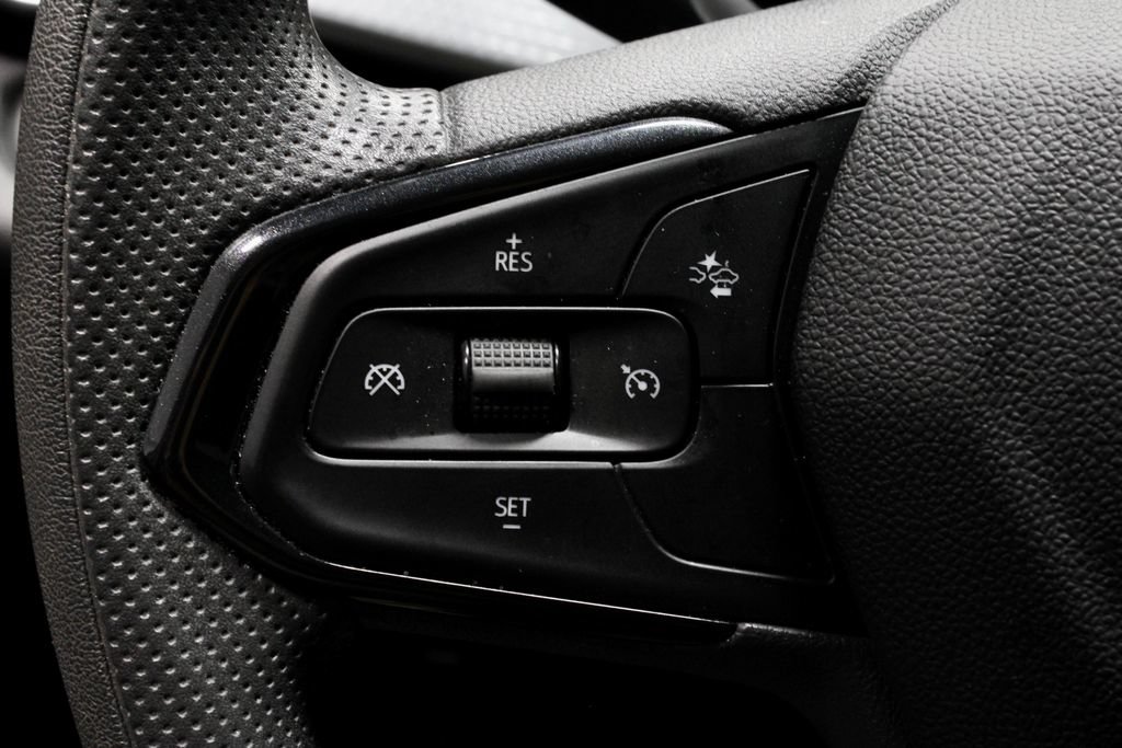 Used 2025 Chevrolet Trax LT FWD image 25