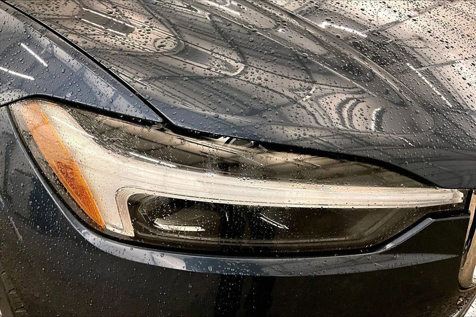 Used 2021 Volvo XC60 T5 Momentum w/ Premium Package image 27