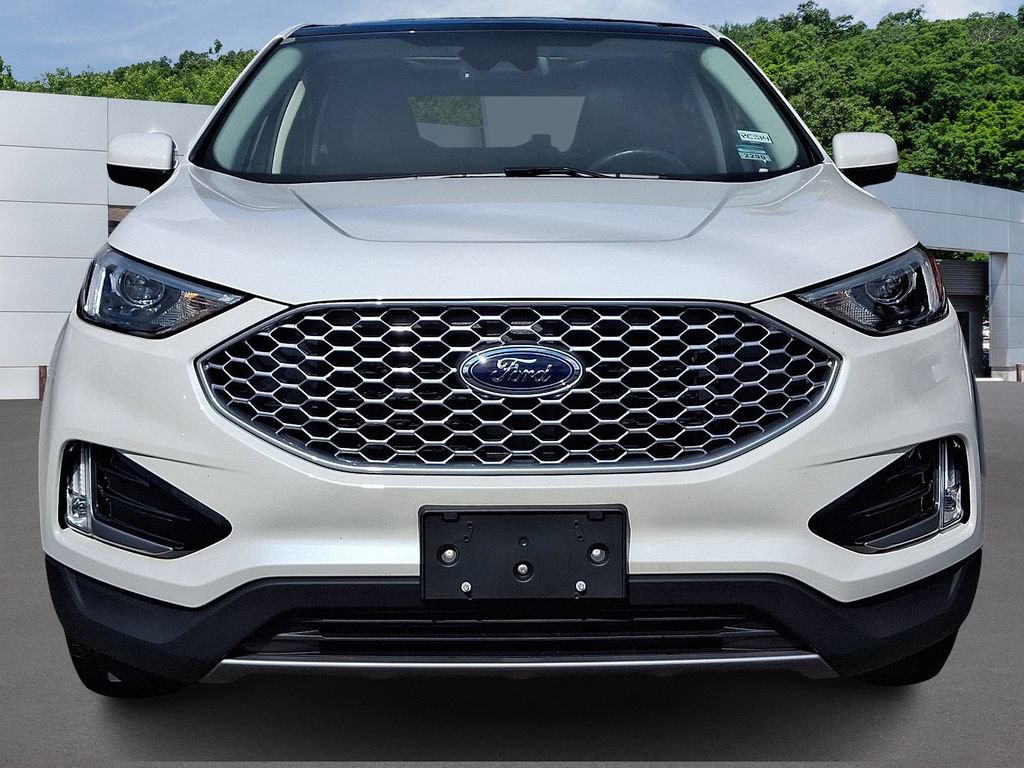 Certified 2023 Ford Edge SEL w/ Convenience Package AWD/4WD image 2