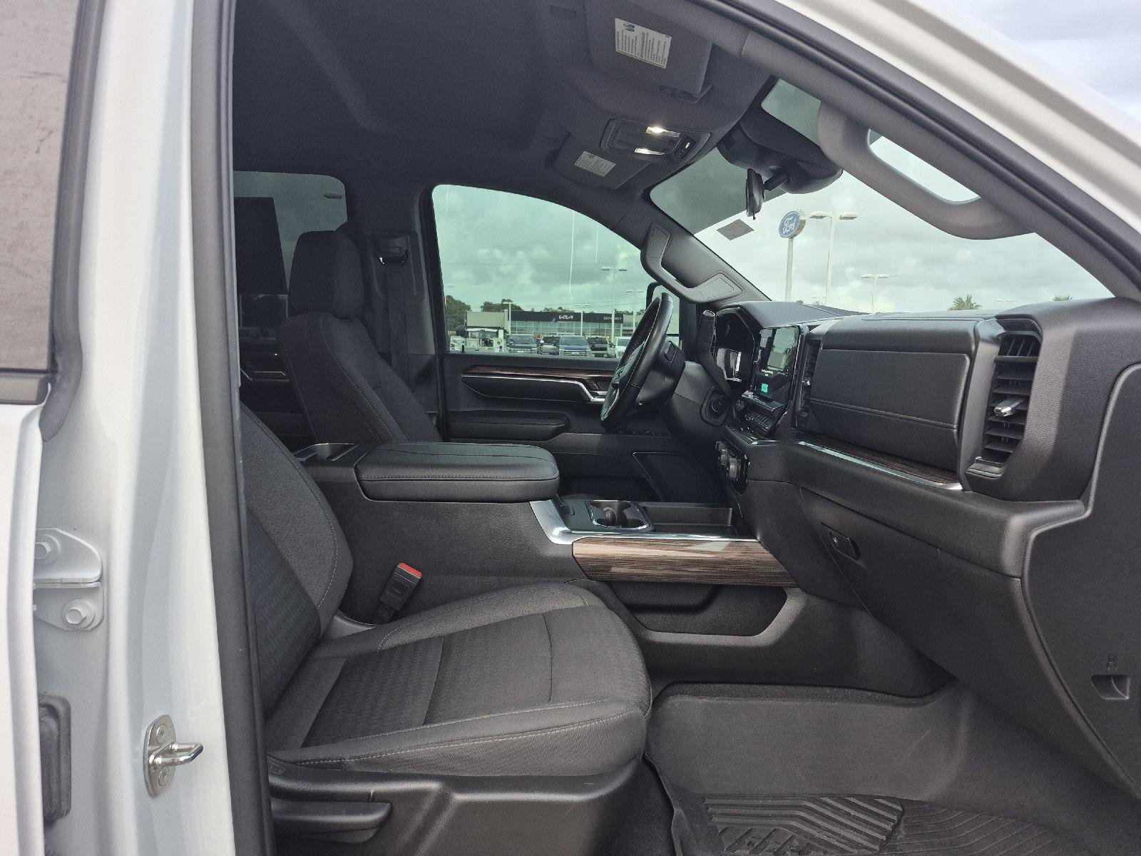 Used 2024 Chevrolet Silverado 2500 LT AWD/4WD image 7