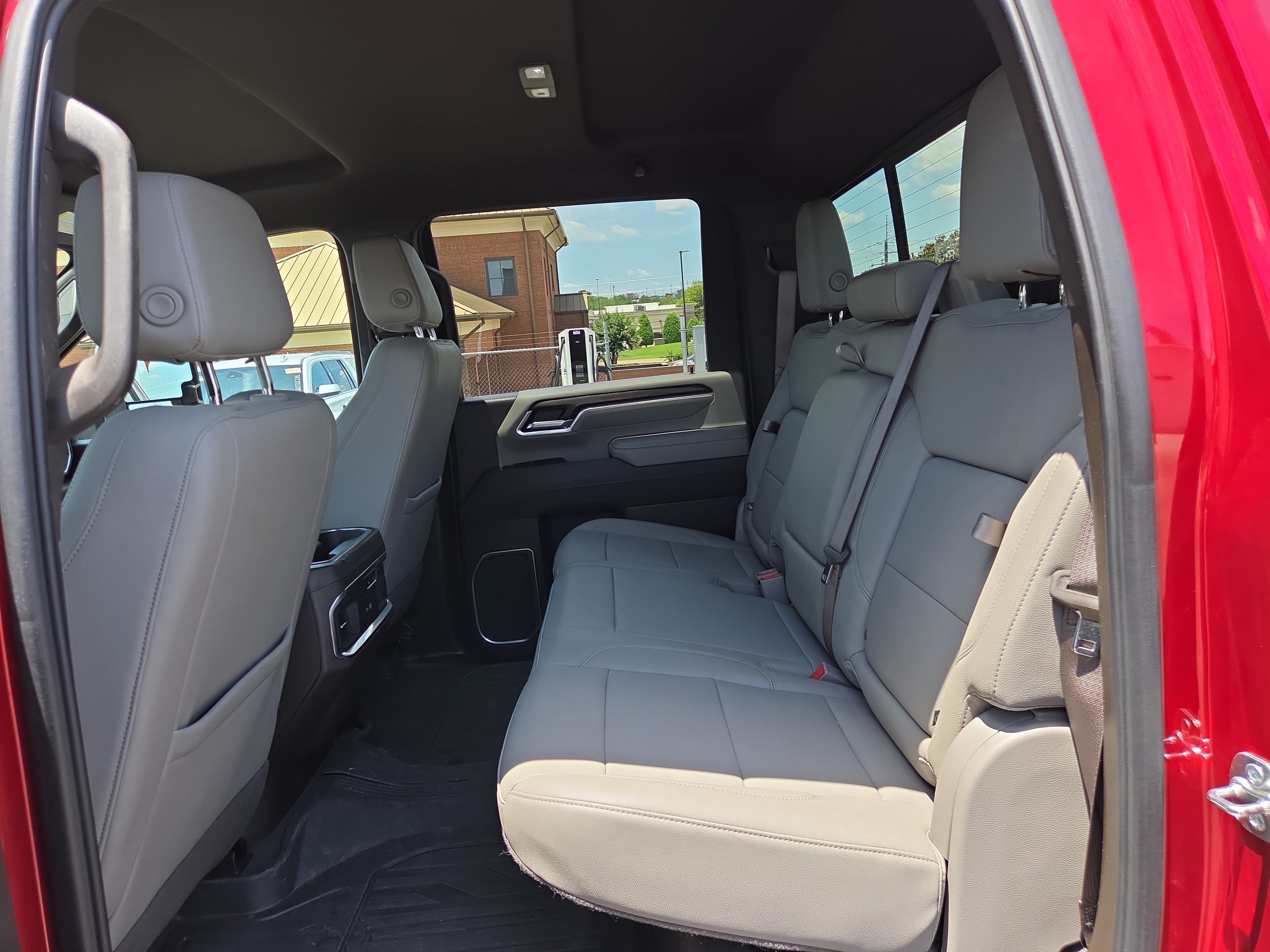 Used 2025 GMC Sierra 2500 SLT w/ SLT Premium Package AWD/4WD image 11