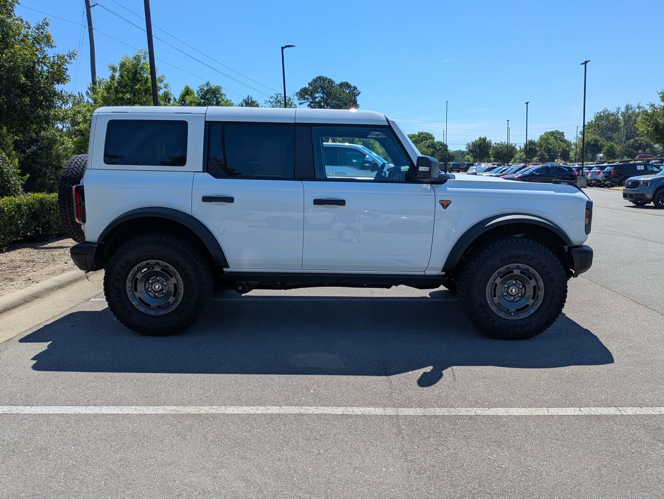 Certified 2025 Ford Bronco Badlands AWD/4WD image 3