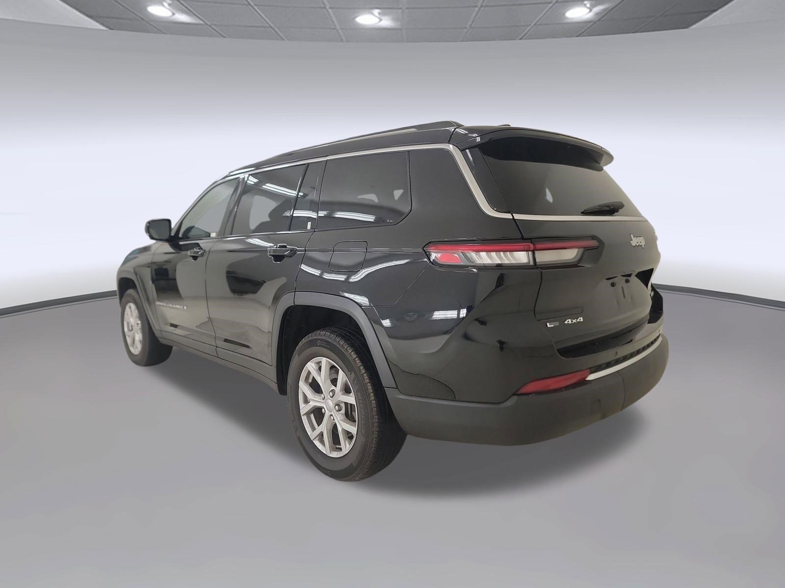 Used 2023 Jeep Grand Cherokee L Limited w/ Trailer Tow Group (B) AWD/4WD image 3