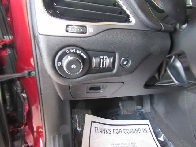 Used 2020 Jeep Cherokee Limited w/ Technology Group AWD/4WD image 15
