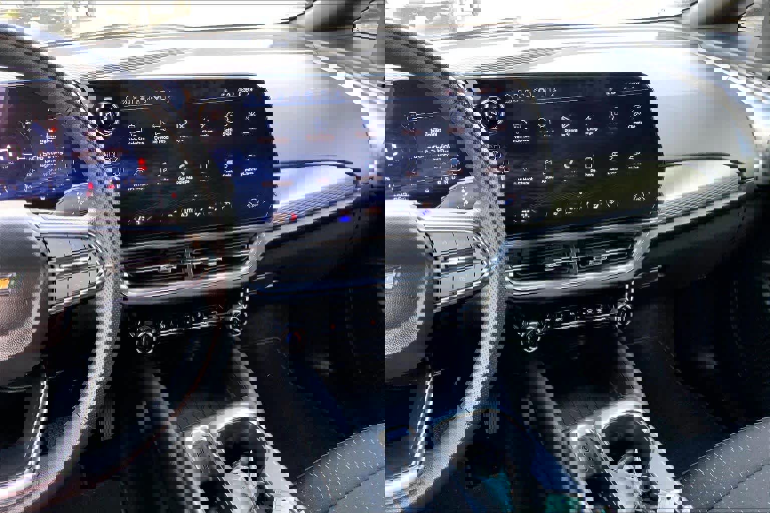 Used 2025 Chevrolet Equinox EV LT image 8