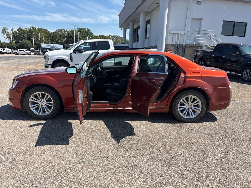 Used 2020 Chrysler 300 Touring L w/ 300 Premium Group RWD image 4