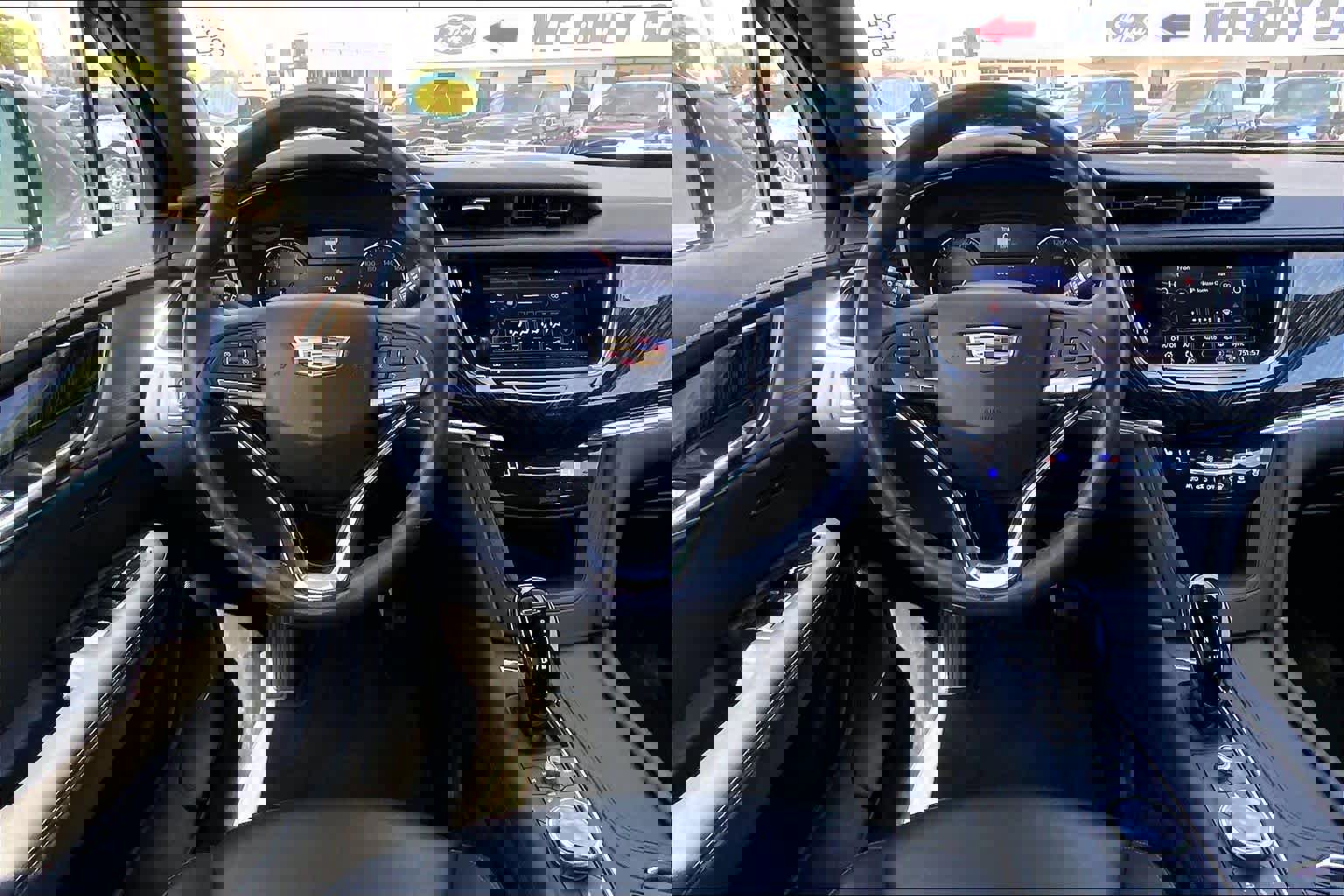 Used 2025 Cadillac XT6 Premium Luxury AWD/4WD image 8