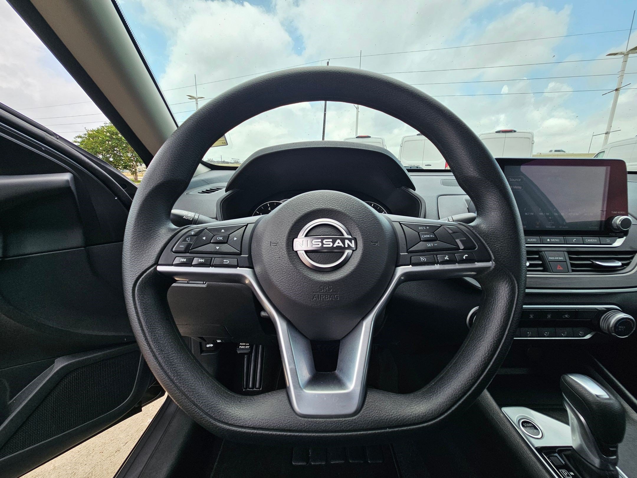 Used 2025 Nissan Altima 2.5 SV FWD image 18