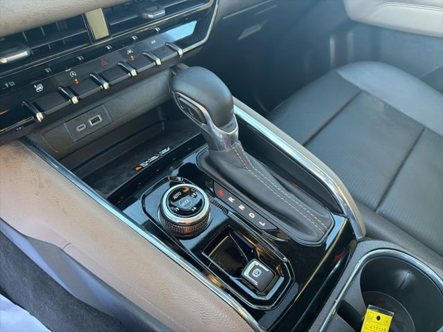 Used 2025 GMC Canyon Denali image 10