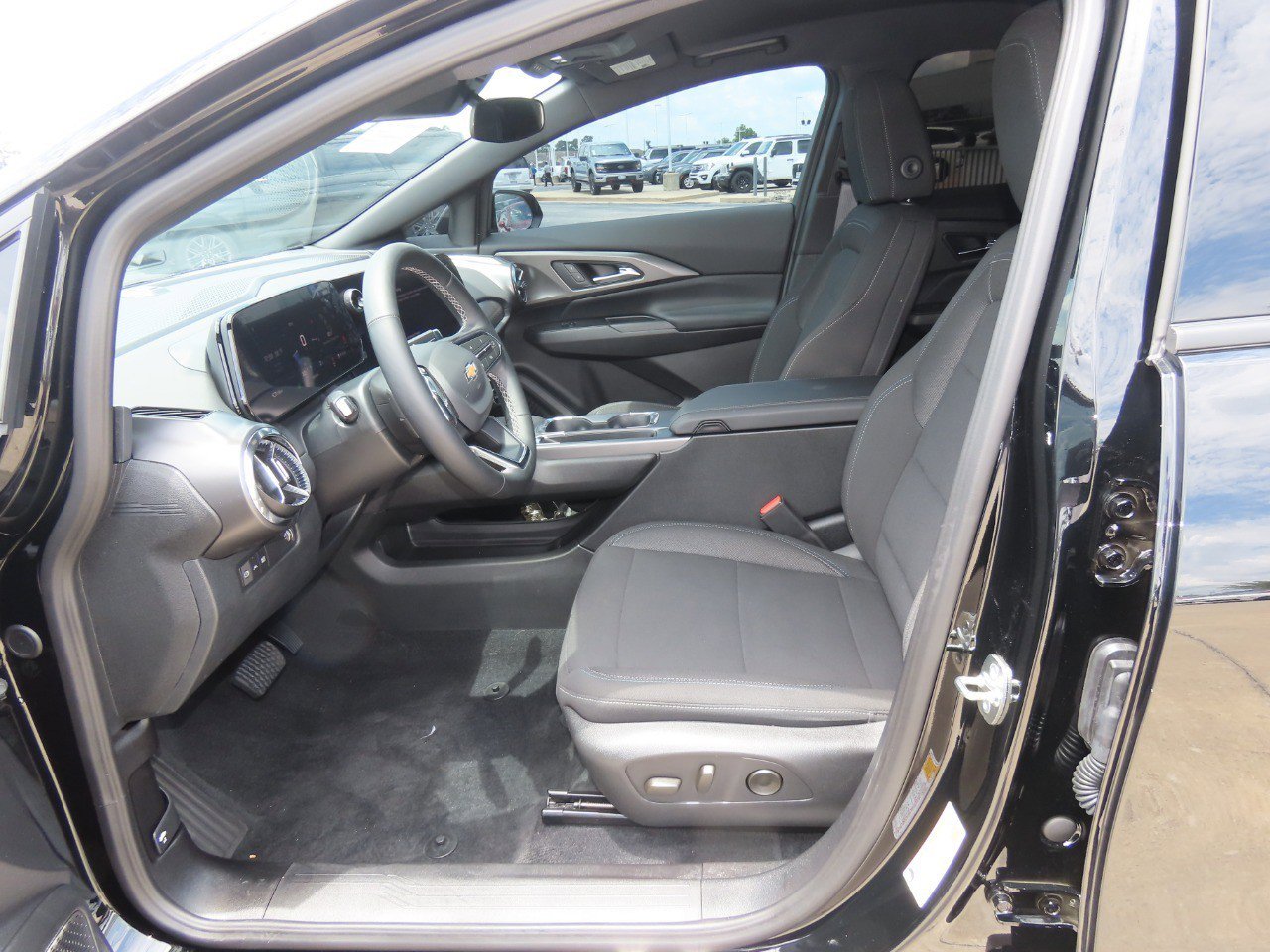 Used 2026 Chevrolet Equinox EV LT w/ Comfort Package FWD image 23