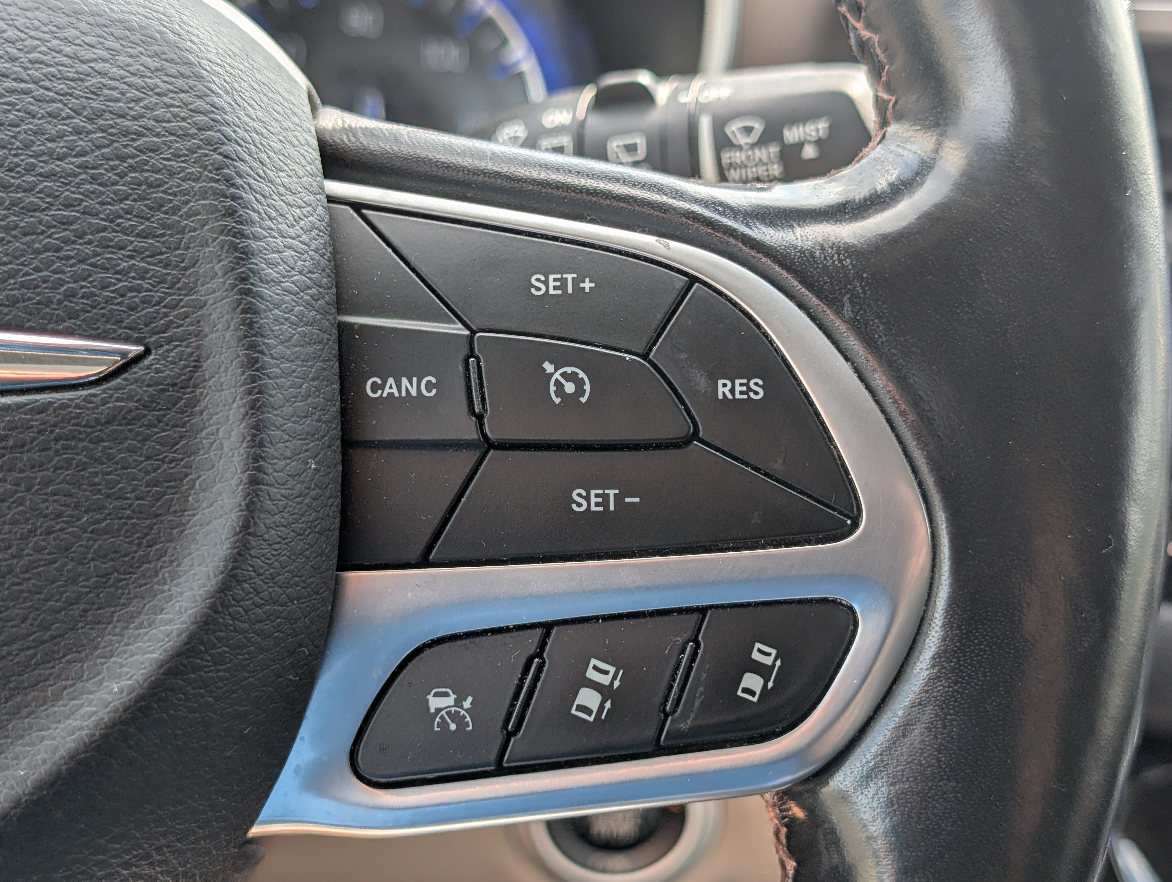 Used 2019 Chrysler Pacifica Touring Plus w/ Advanced Safetytec Group FWD image 27