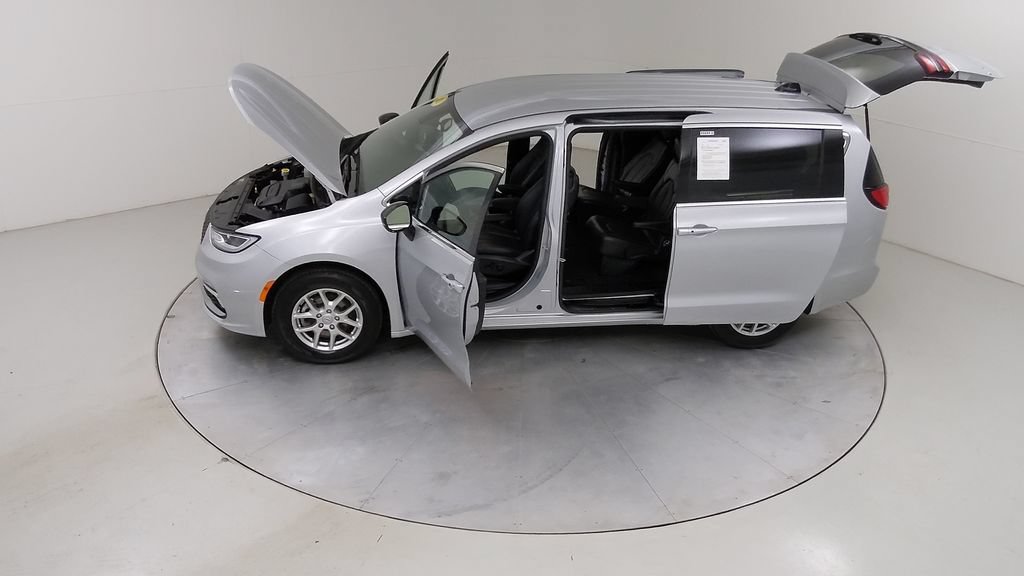 Used 2026 Chrysler Pacifica Select FWD image 52