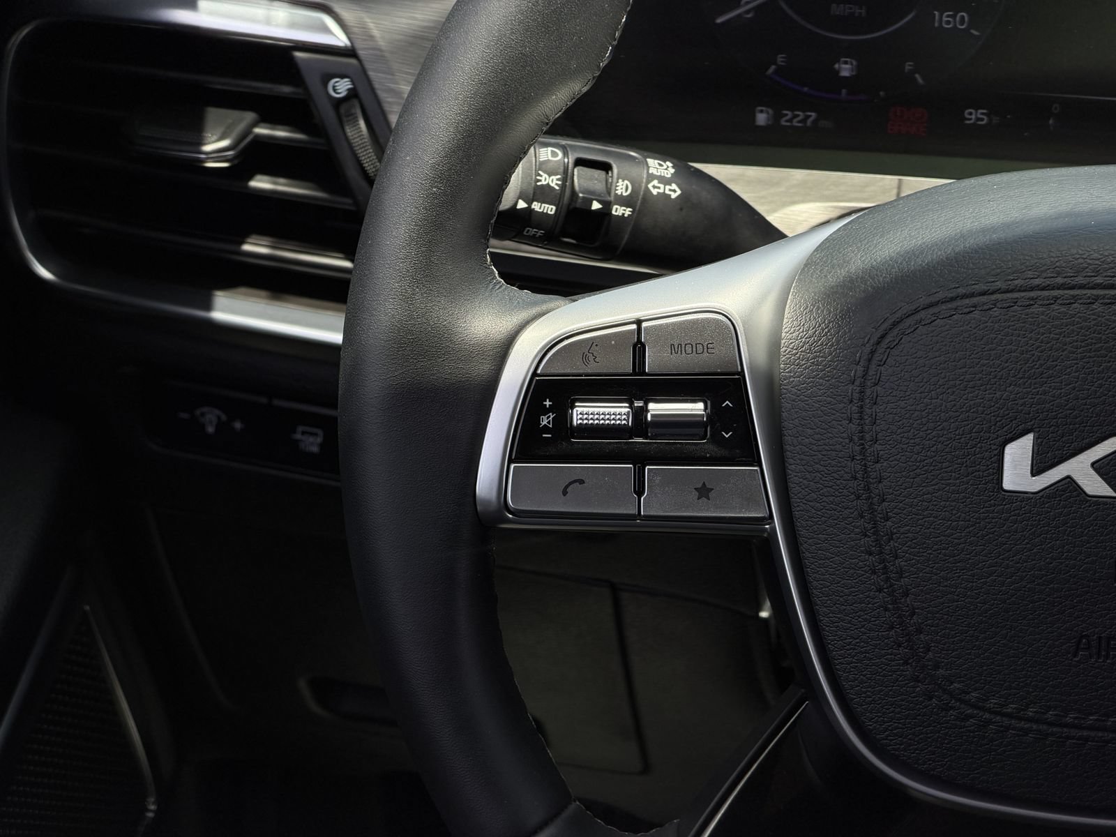 Used 2025 Kia Telluride SX X-Line AWD/4WD image 15