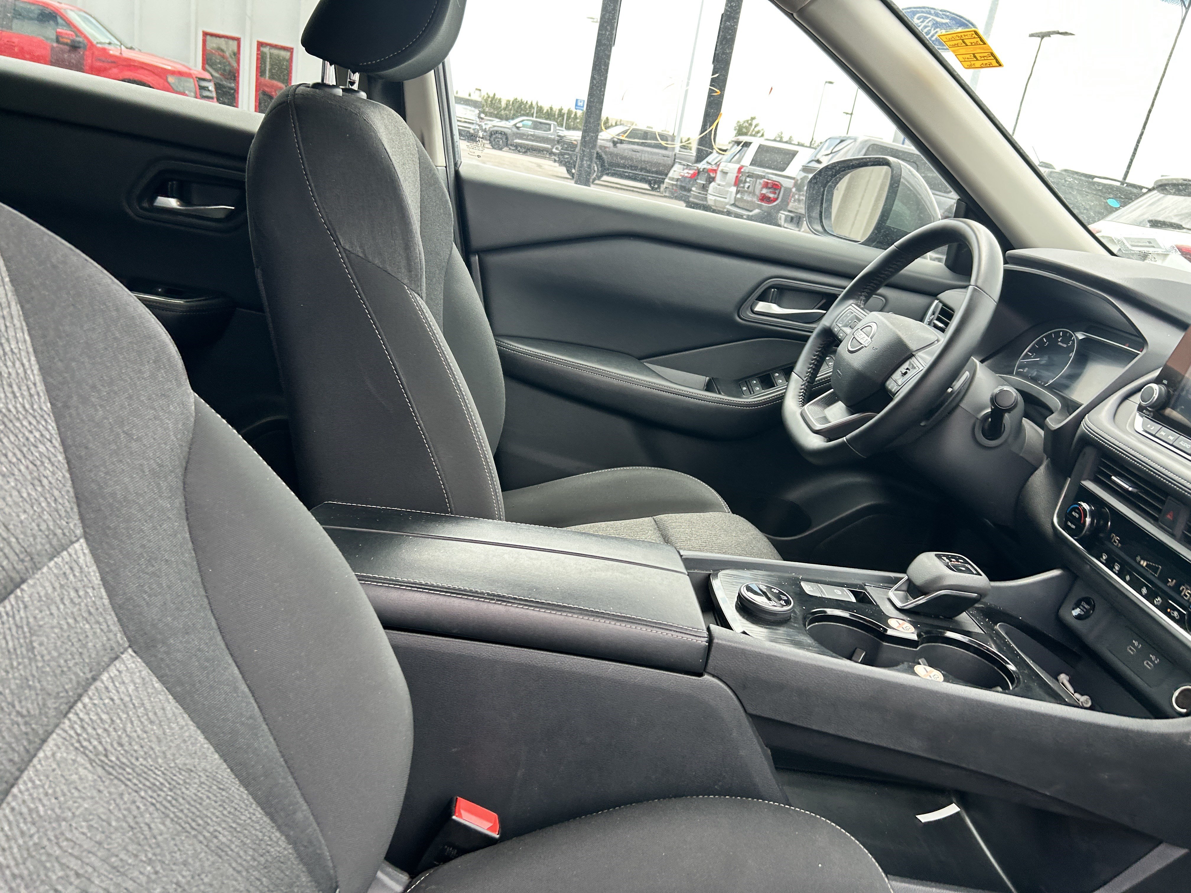 Used 2025 Nissan Rogue SV AWD/4WD image 13