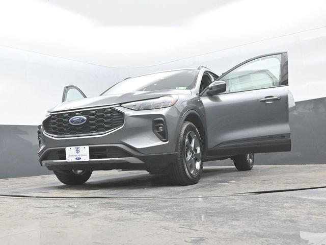 Certified 2025 Ford Escape ST-Line Select AWD/4WD image 30