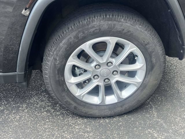 Used 2022 Jeep Grand Cherokee Laredo X RWD image 11