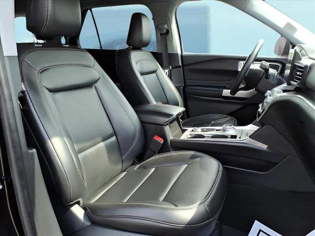 Certified 2022 Ford Explorer XLT w/ Equipment Group 202A image 11