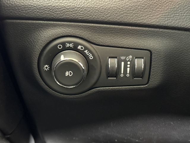 Used 2018 Jeep Compass Latitude w/ Popular Equipment Group AWD/4WD image 38