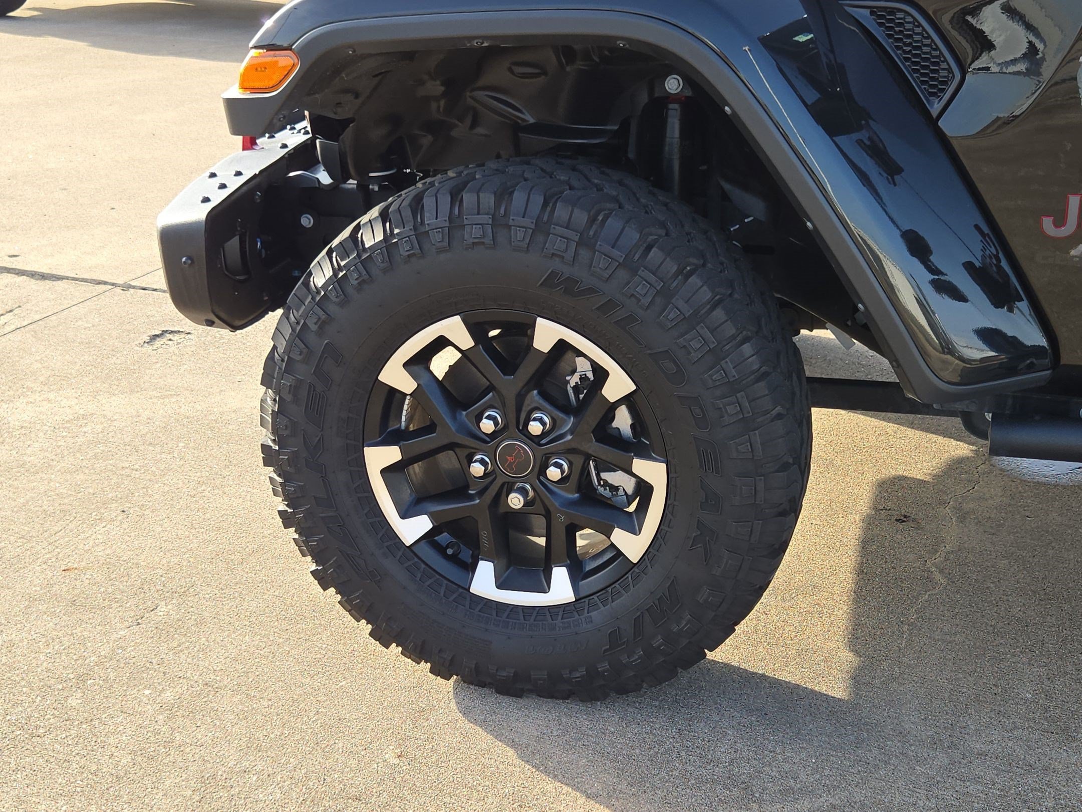 Used 2024 Jeep Gladiator Rubicon AWD/4WD image 13