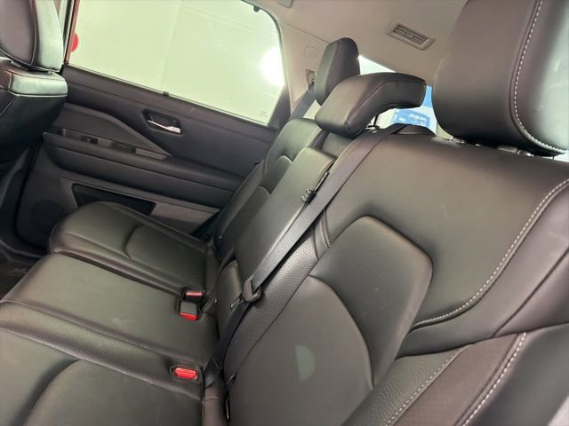 Used 2022 Nissan Pathfinder SL FWD image 13