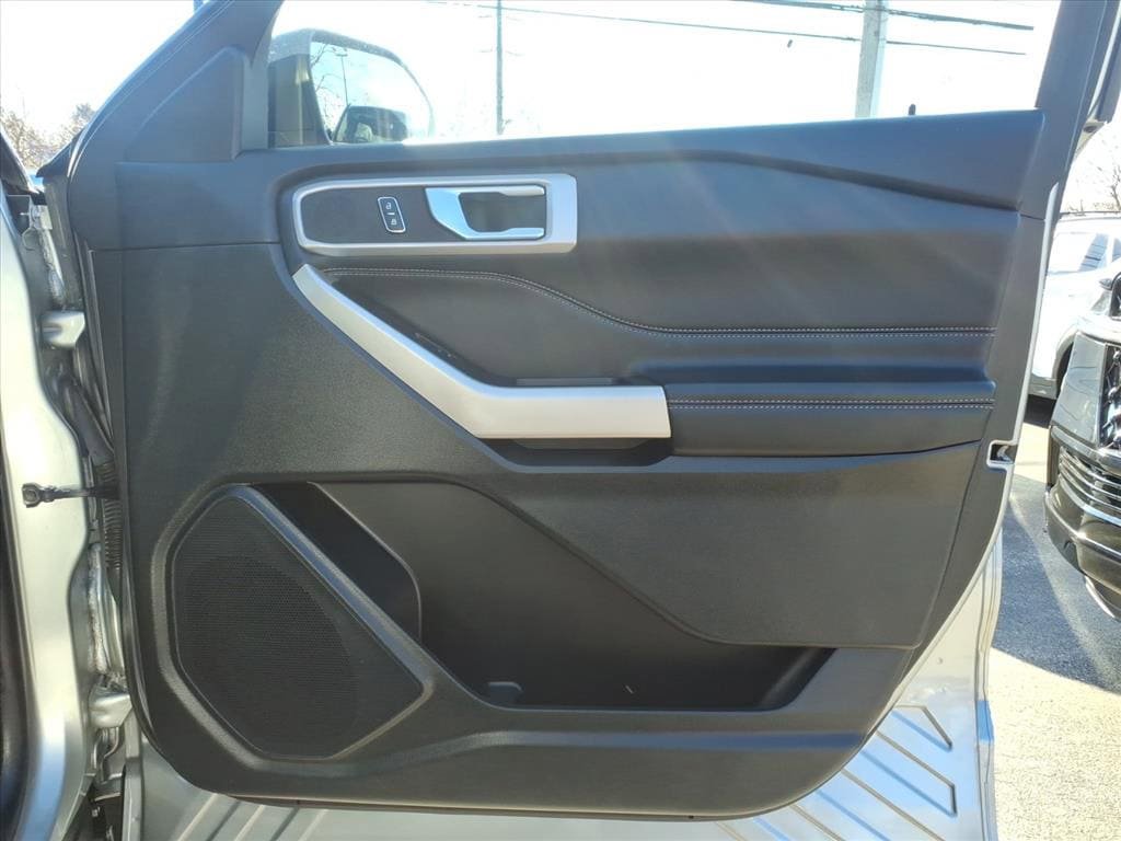 Certified 2023 Ford Explorer XLT w/ Equipment Group 202A AWD/4WD image 15