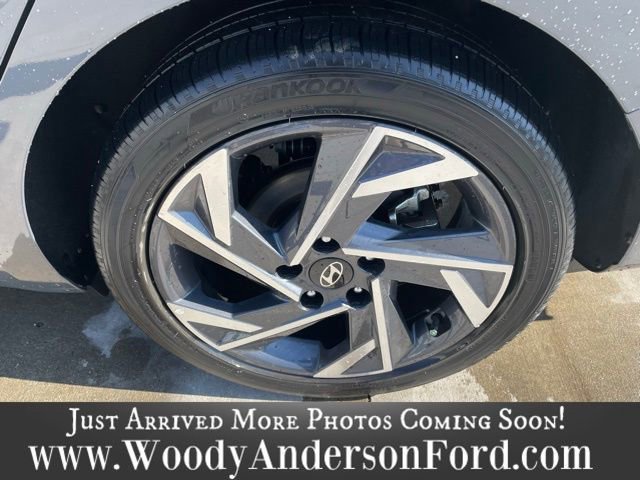 Used 2024 Hyundai Elantra Limited image 7