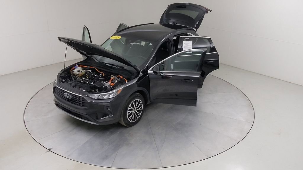 Certified 2025 Ford Escape SE w/ Class II Trailer Tow Package FWD image 54