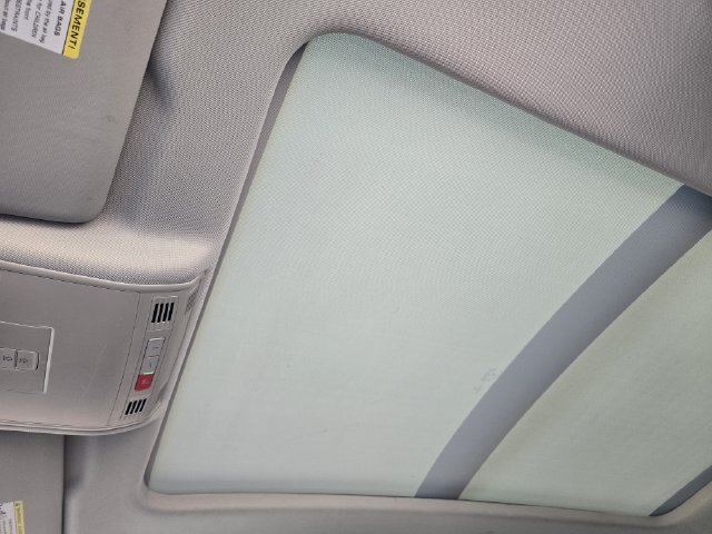 Used 2021 Volkswagen Tiguan SE w/ Panoramic Sunroof Package FWD image 23