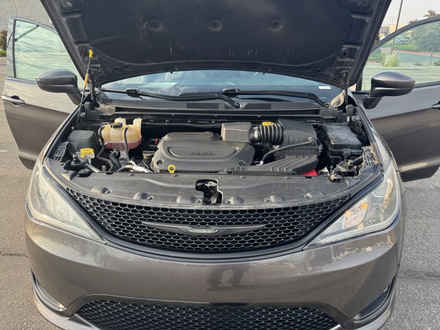 Used 2019 Chrysler Pacifica Touring Plus w/ S Appearance Package FWD image 21