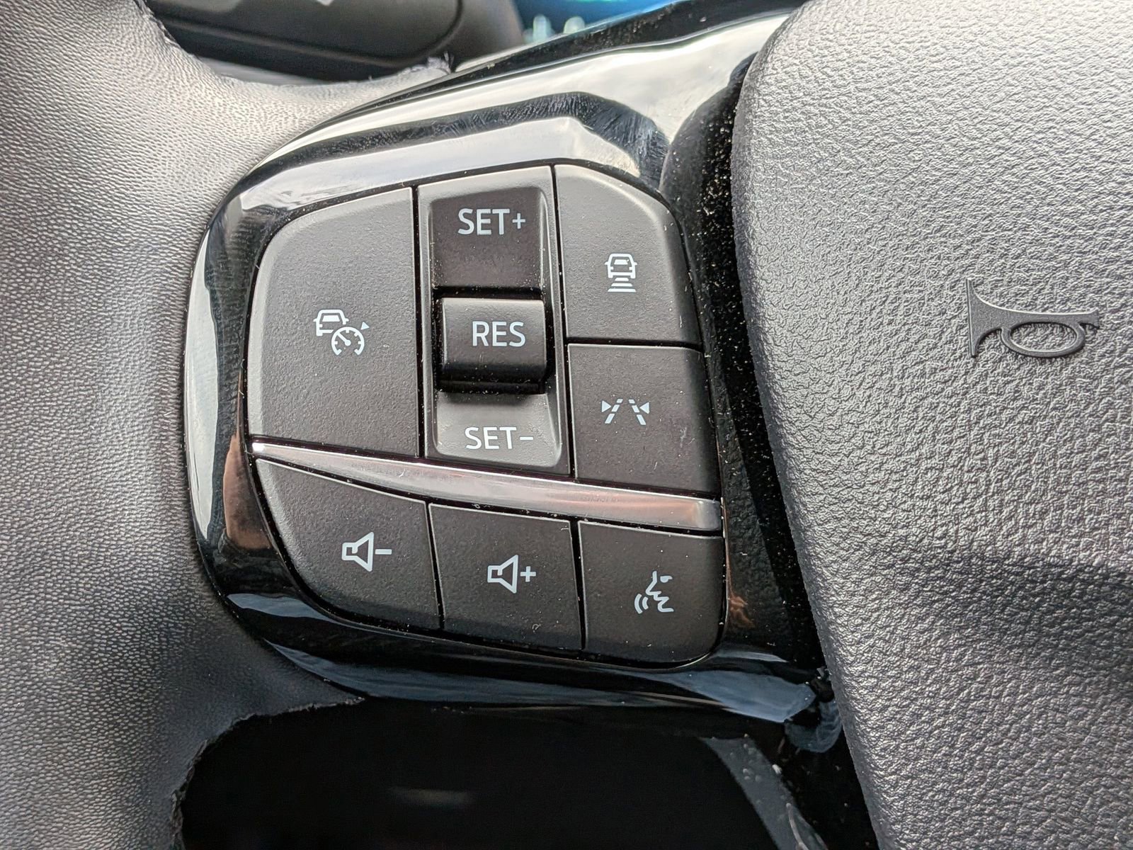 Certified 2025 Ford Escape Platinum image 29