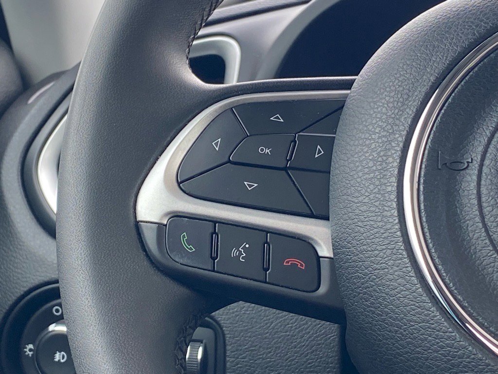 Used 2021 Jeep Renegade Latitude w/ Luxury Group I image 9