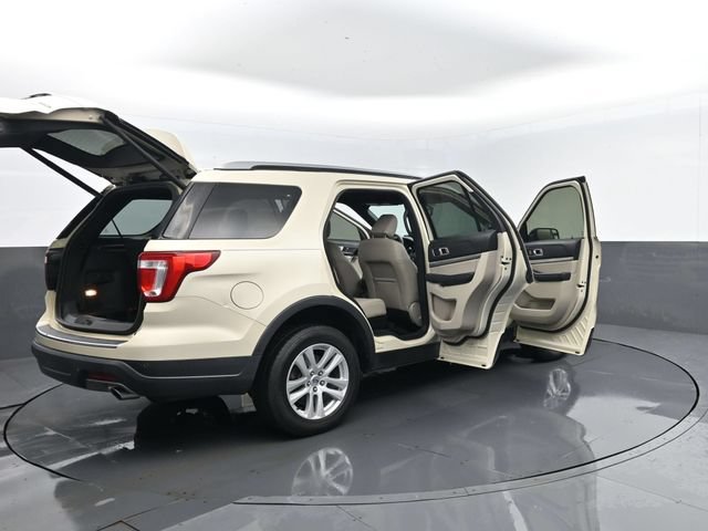 Certified 2018 Ford Explorer XLT w/ Equipment Group 202A AWD/4WD image 33