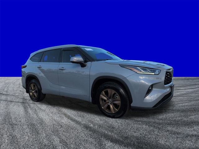 Used 2022 Toyota Highlander Bronze Edition image 8