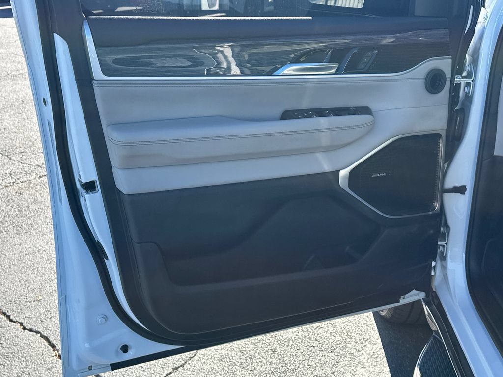 Used 2022 Jeep Wagoneer Series II RWD image 10