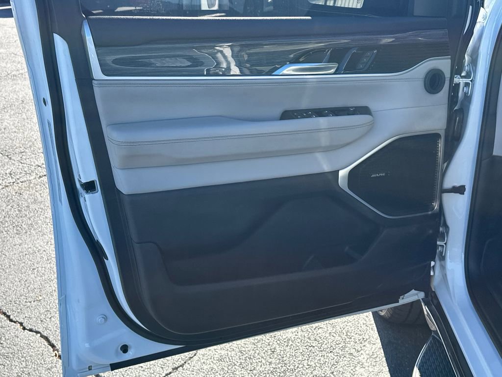 Used 2022 Jeep Wagoneer Series II RWD image 10