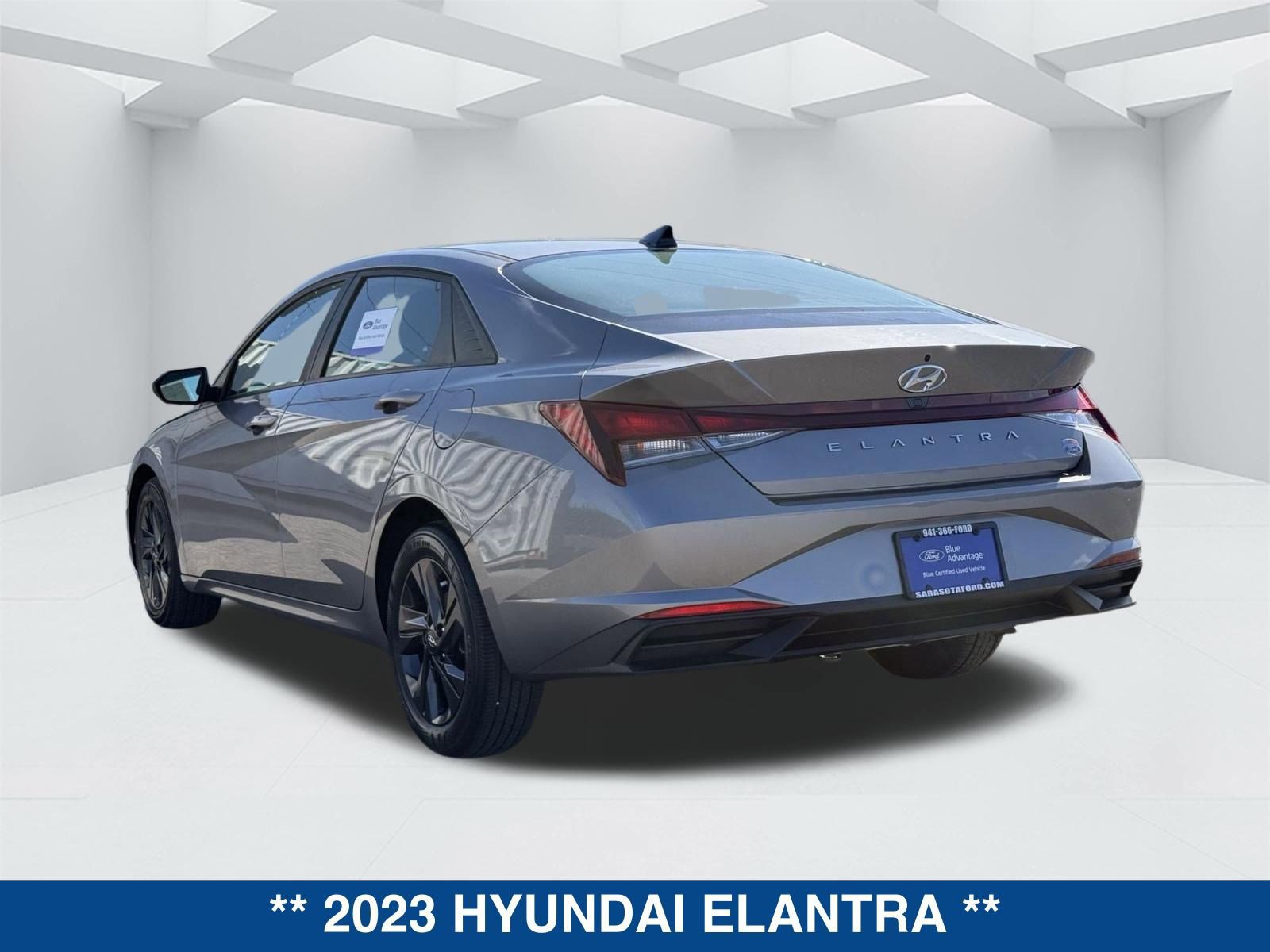 Used 2023 Hyundai Elantra SEL video 2