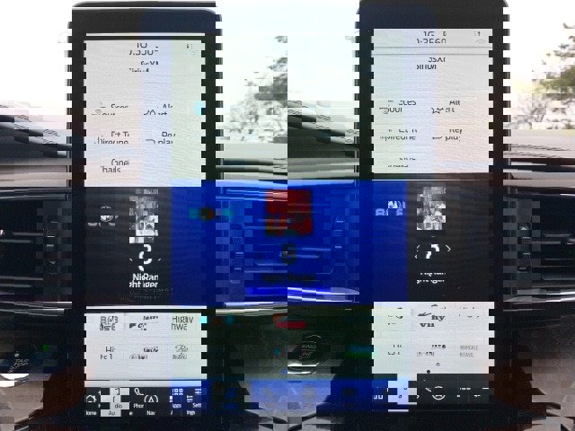 Certified 2021 Ford Explorer Platinum w/ Equipment Group 601A image 19