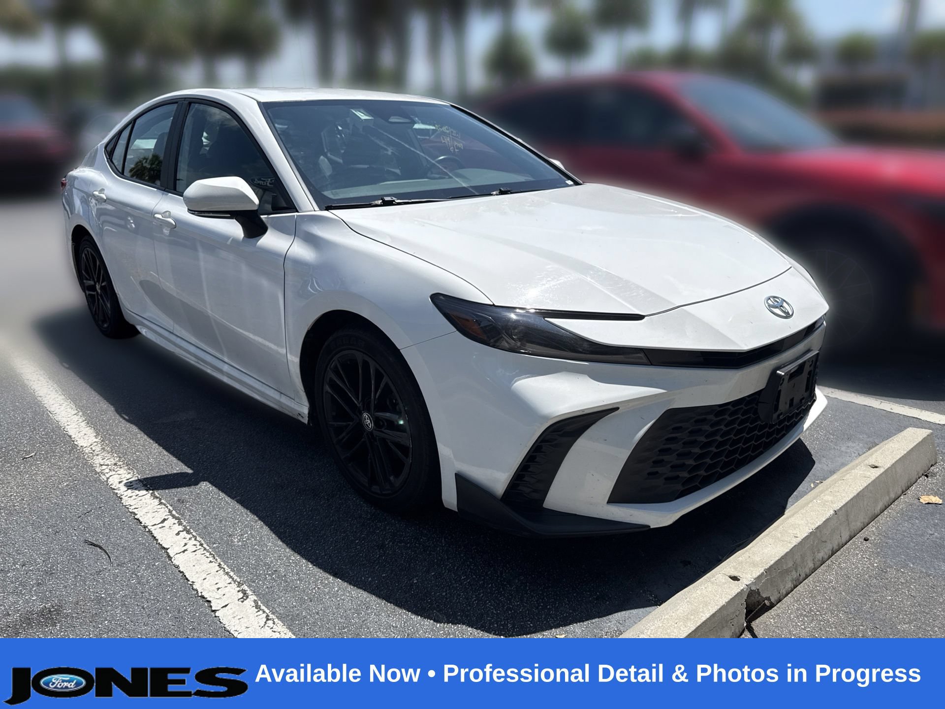 Used 2025 Toyota Camry SE FWD image 1