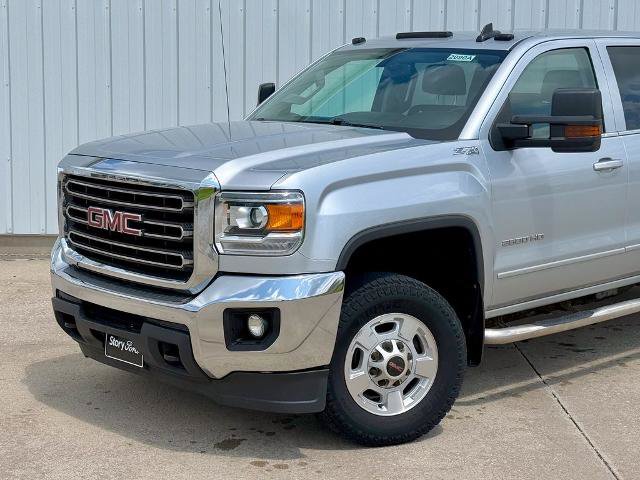 Used 2017 GMC Sierra 2500 SLE w/ Suspension Package, Off-Road AWD/4WD image 2
