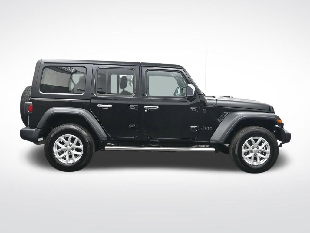 Used 2025 Jeep Wrangler Sahara image 4