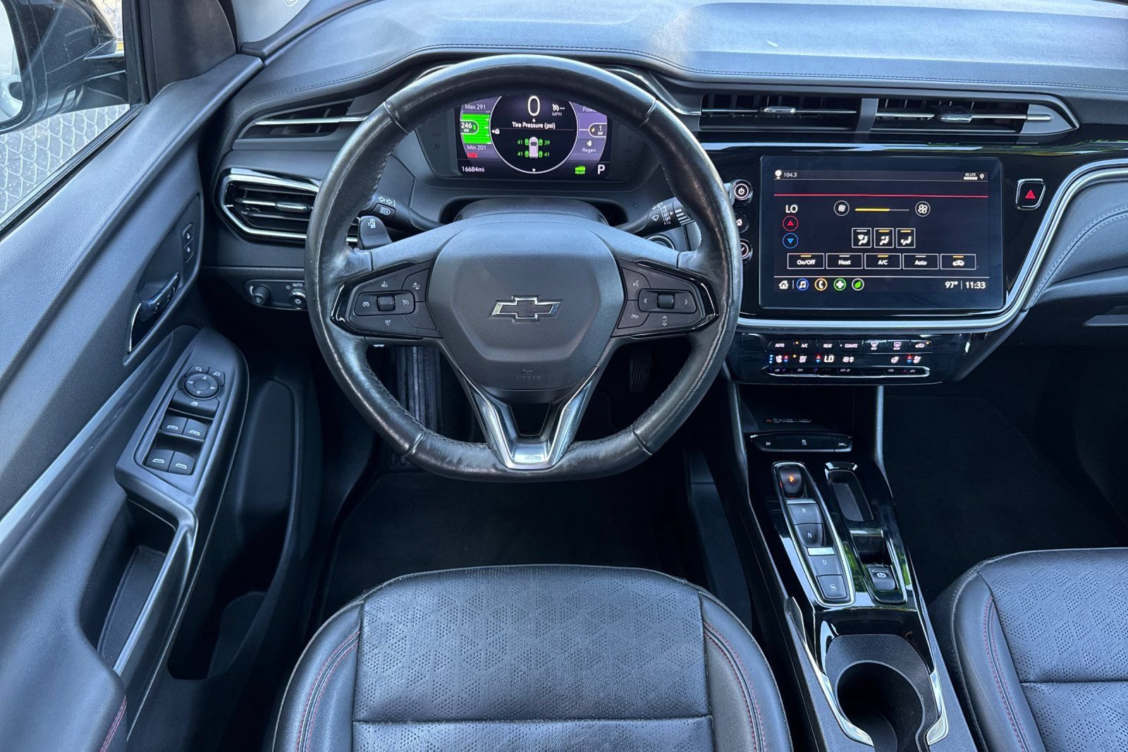 Used 2023 Chevrolet Bolt EUV LT w/ Convenience Package FWD image 7