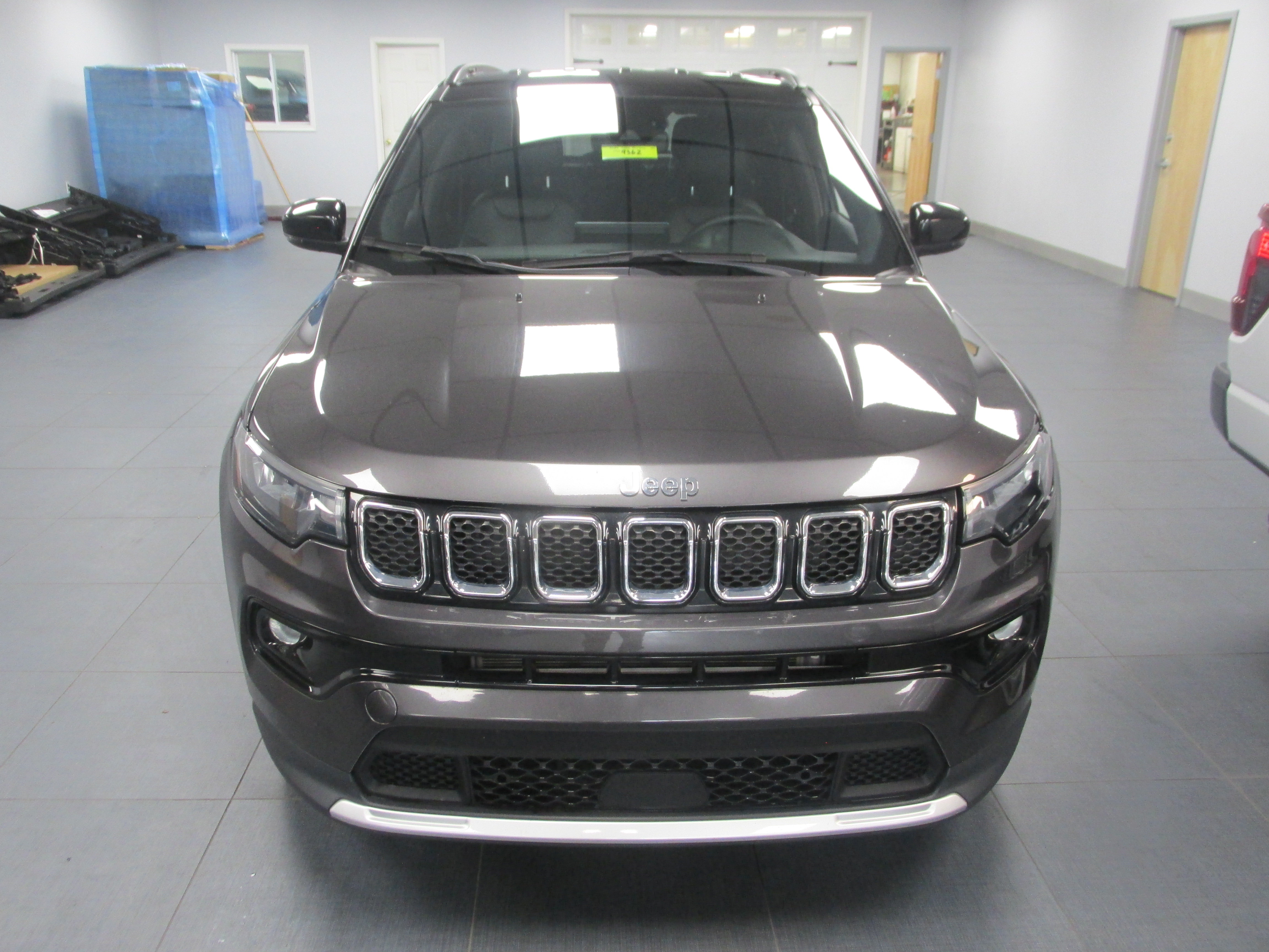 Used 2024 Jeep Compass Limited AWD/4WD image 2