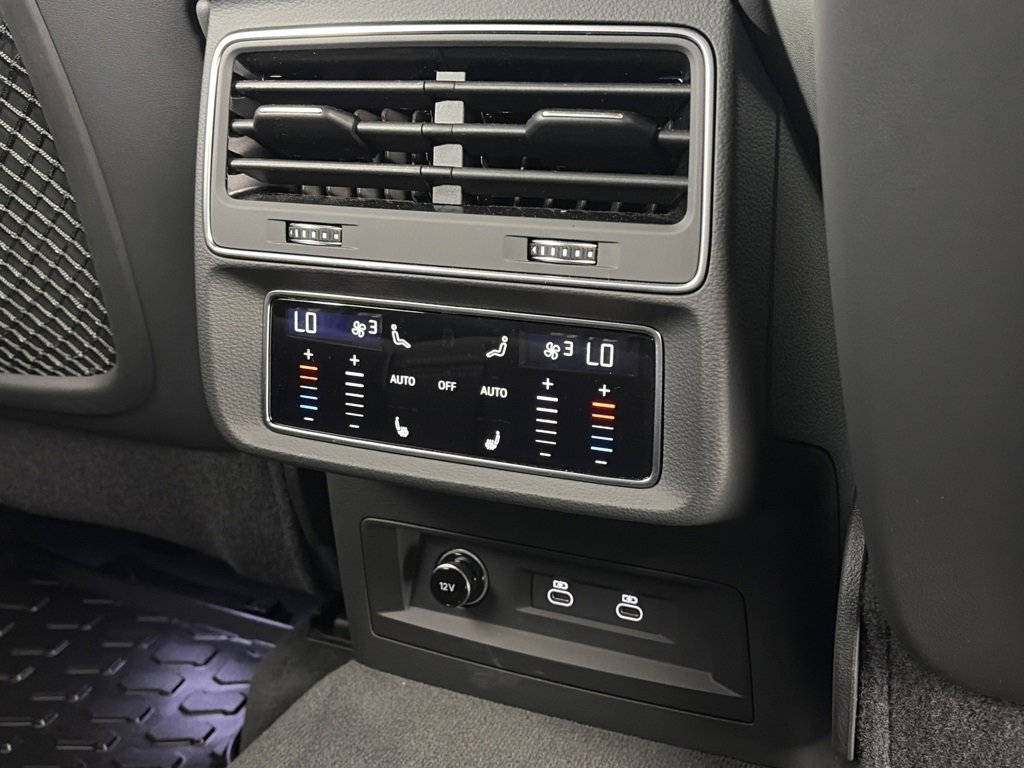 Used 2023 Audi Q8 Prestige image 29
