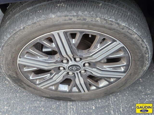 Used 2023 Toyota Sequoia Capstone AWD/4WD image 3