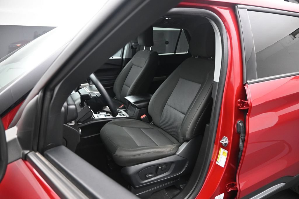 Certified 2023 Ford Explorer XLT RWD image 8